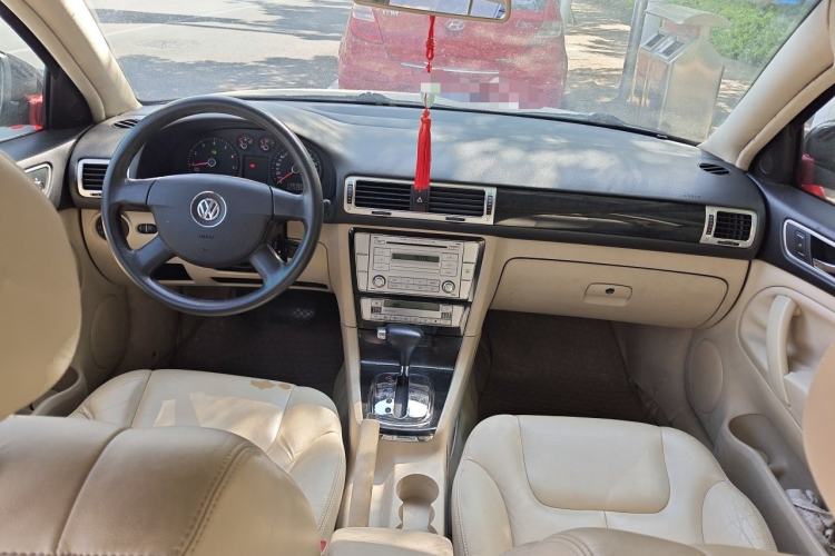 Used Volkswagen Passat 2009 2.0L MFI Automatic Luxury Edition Center Console