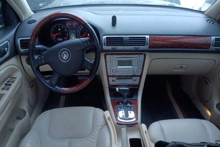 Used Volkswagen Passat 2009 1.8T Automatic Luxury Edition Center Console