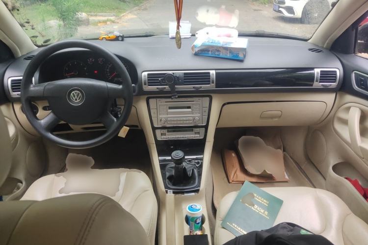 Used Volkswagen Passat 2009 1.8T Manual Luxury Model Center Console