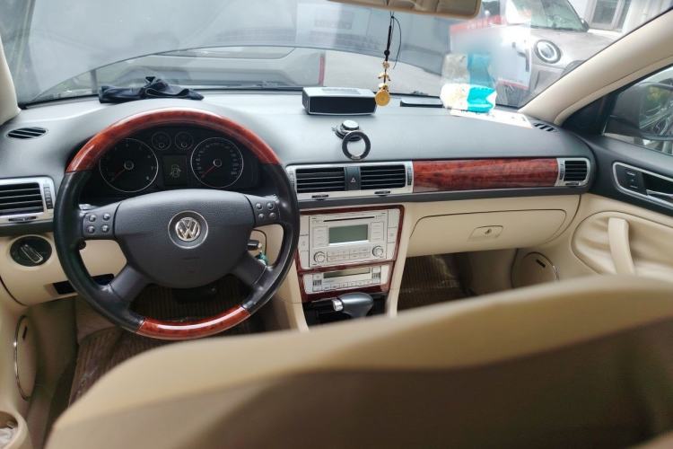 Used Volkswagen Passat 2009 1.8T Automatic Luxury Edition Center Console