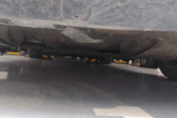 Used Volkswagen Passat 2009 2.0L MFI Automatic Luxury Edition Chassis Front