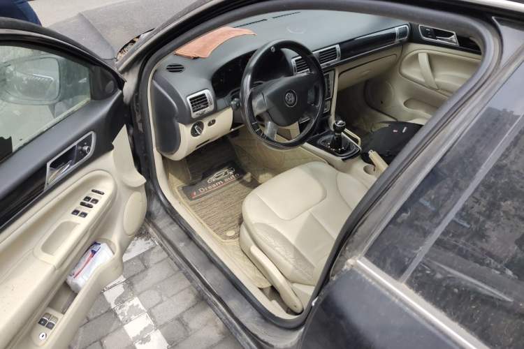 Used Volkswagen Passat 2009 2.0L MFI Manual Luxury Edition Driver Seat