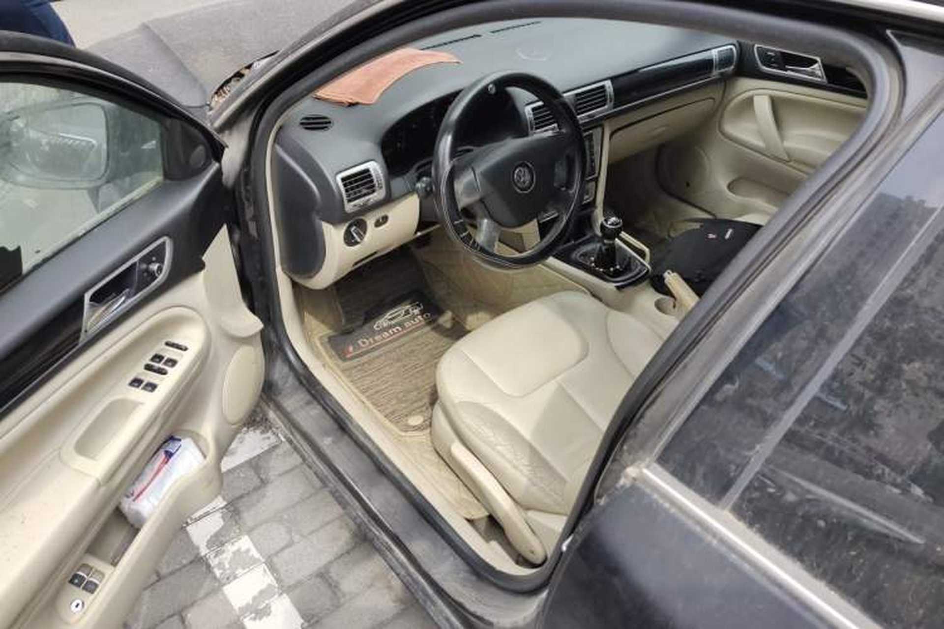 Used Volkswagen Passat 2009 2.0L MFI Manual Luxury Edition Driver Seat