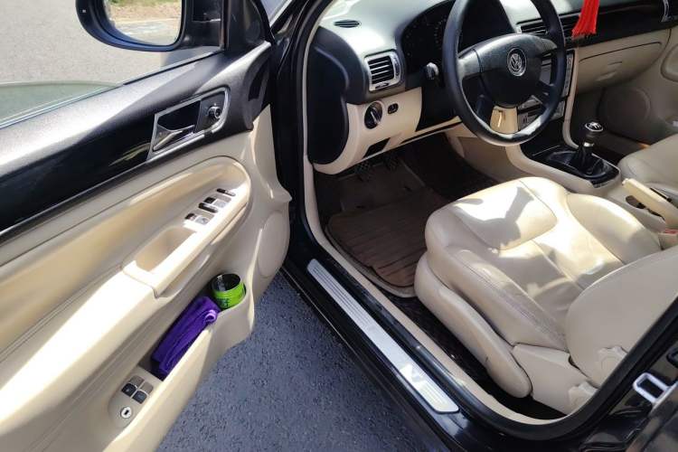 Used Volkswagen Passat 2009 2.0L MFI Manual Luxury Edition Driver Seat