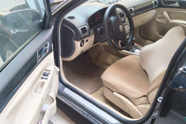 Used Volkswagen Passat 2009 2.0L MFI Automatic Luxury Edition Driver Seat
