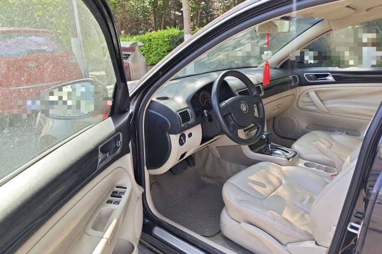 Used Volkswagen Passat 2009 2.0L MFI Automatic Luxury Edition Driver Seat
