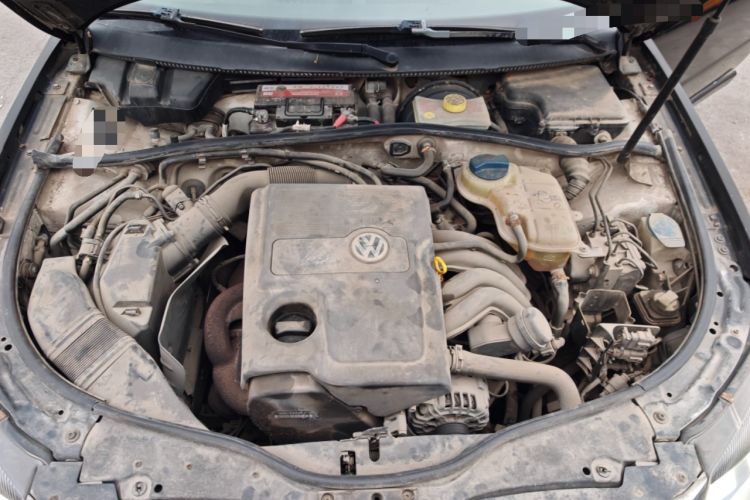 Used Volkswagen Passat 2009 2.0L MFI Manual Luxury Edition Engine Bay