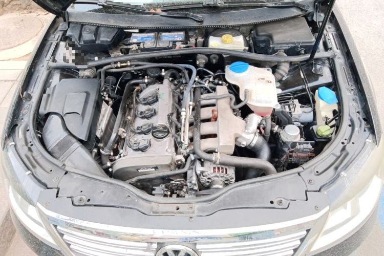 Used Volkswagen Passat 2009 1.8T Automatic Luxury Edition Engine Bay