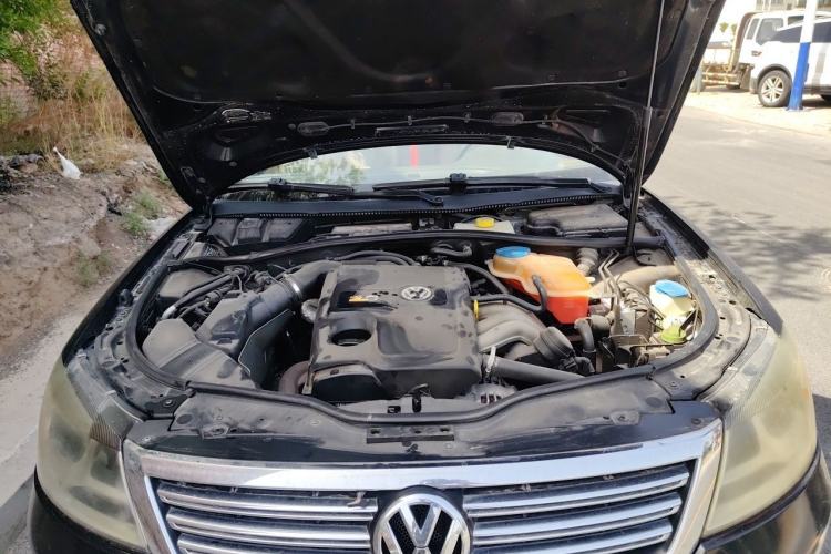 Used Volkswagen Passat 2009 2.0L MFI Manual Luxury Edition Engine Bay