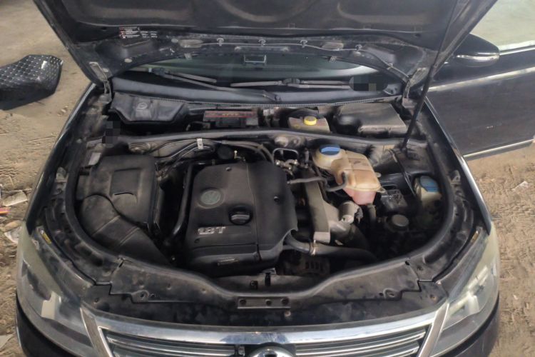 Used Volkswagen Passat 2009 1.8T Automatic Luxury Edition Engine Bay