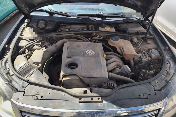 Used Volkswagen Passat 2009 2.0L MFI Manual Luxury Edition Engine Bay