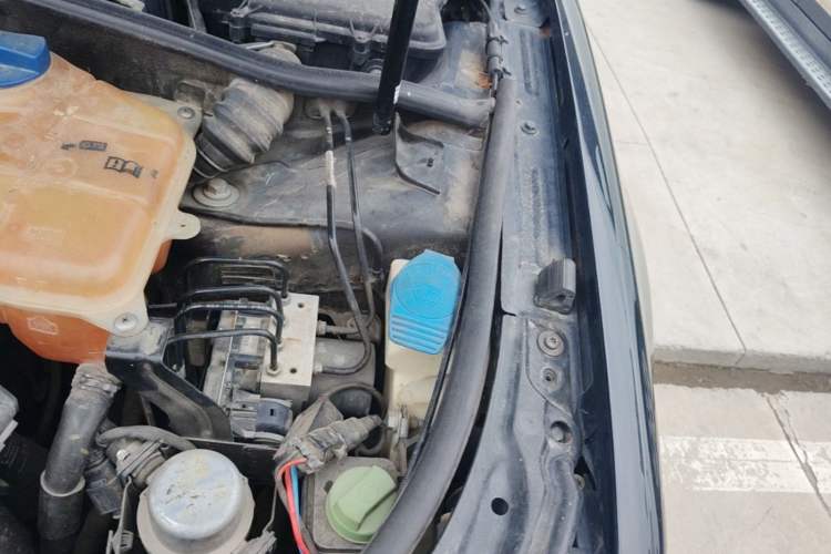 Used Volkswagen Passat 2009 1.8T Automatic Zunjie Model Engine Bay Left