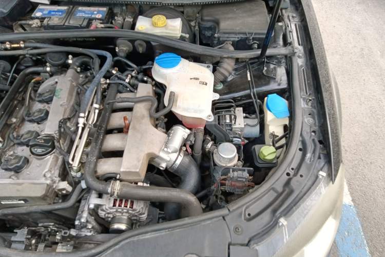 Used Volkswagen Passat 2009 1.8T Automatic Luxury Edition Engine Bay Left