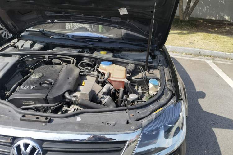 Used Volkswagen Passat 2009 1.8T Automatic Zunjie Model Engine Bay Left