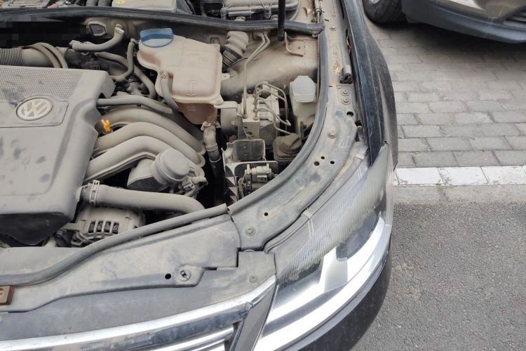 Used Volkswagen Passat 2009 2.0L MFI Manual Luxury Edition Engine Bay Left
