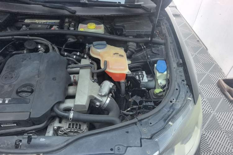 Used Volkswagen Passat 2009 1.8T Manual Luxury Edition Engine Bay Left