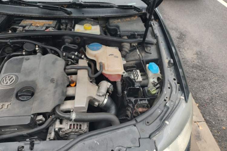Used Volkswagen Passat 2009 1.8T Manual Luxury Model Engine Bay Left