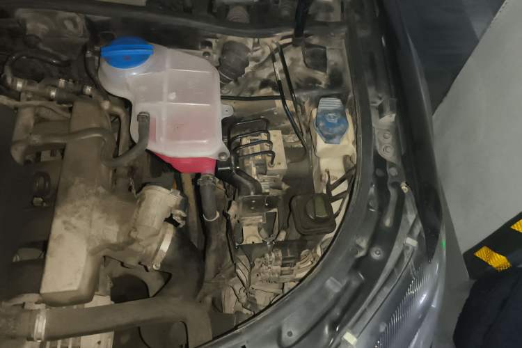 Used Volkswagen Passat 2009 1.8T Manual Luxury Model Engine Bay Left