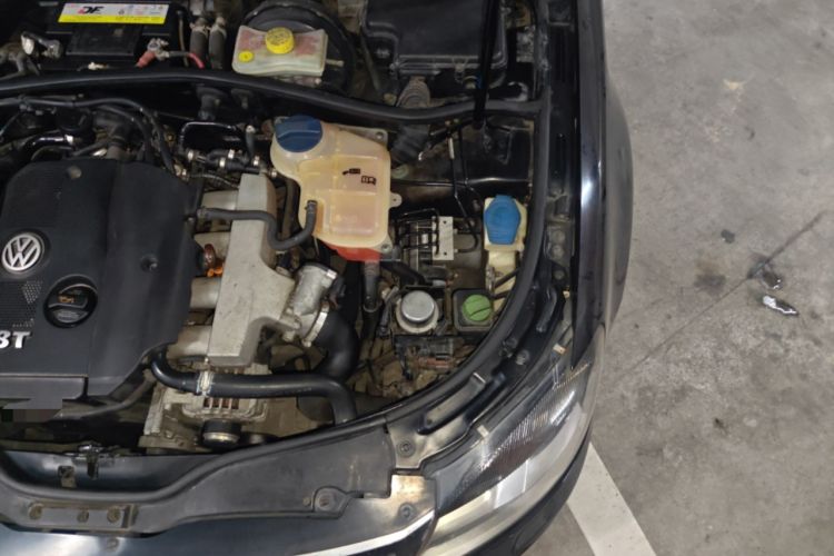 Used Volkswagen Passat 2009 1.8T Automatic Zunjie Model Engine Bay Left