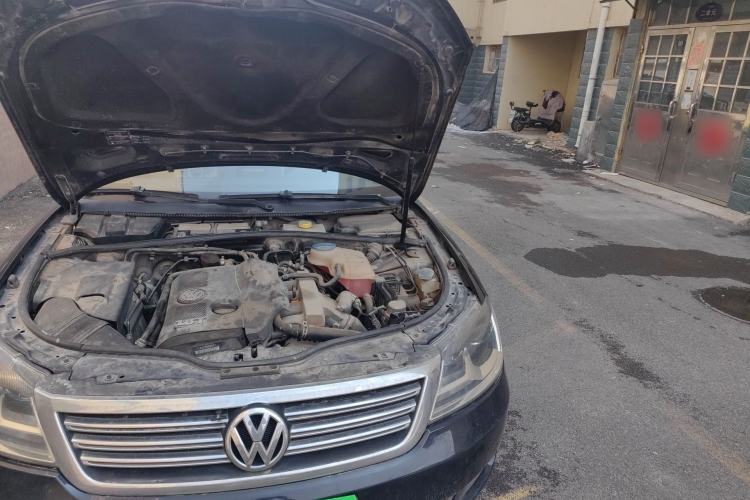 Used Volkswagen Passat 2009 1.8T Automatic Luxury Edition Engine Bay Left