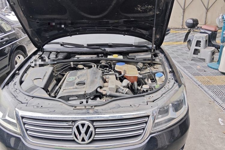 Used Volkswagen Passat 2009 1.8T Automatic Luxury Edition Engine Bay Left