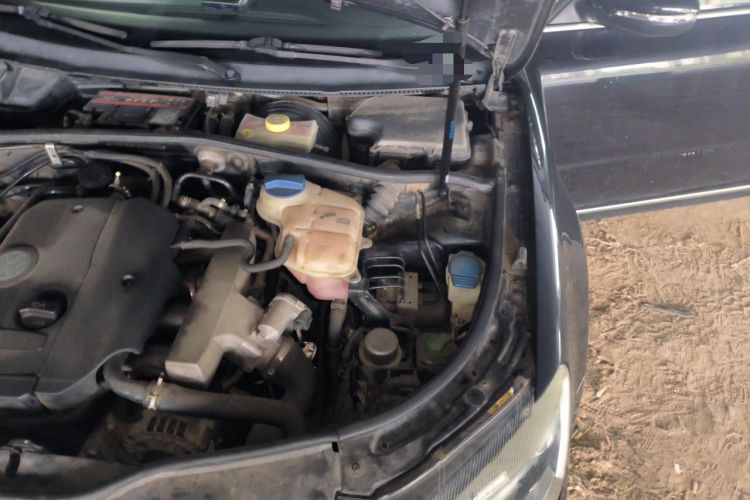 Used Volkswagen Passat 2009 1.8T Automatic Luxury Edition Engine Bay Left