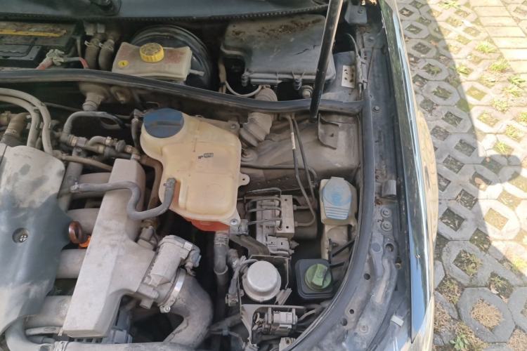 Used Volkswagen Passat 2009 1.8T Automatic Luxury Edition Engine Bay Left