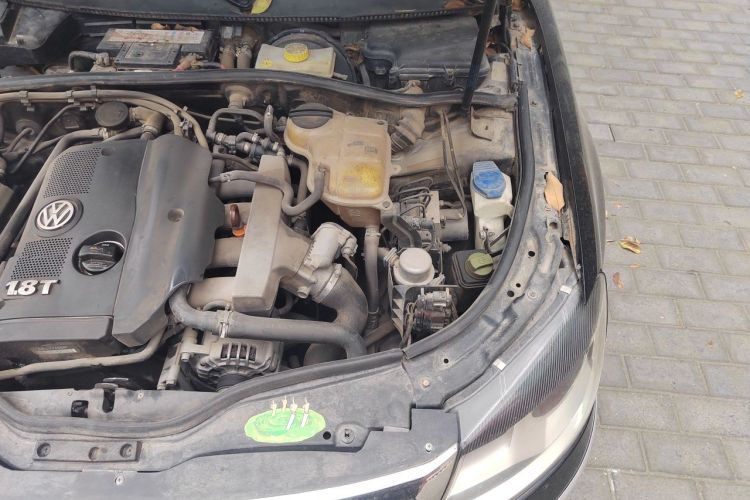 Used Volkswagen Passat 2009 1.8T Automatic Luxury Edition Engine Bay Left