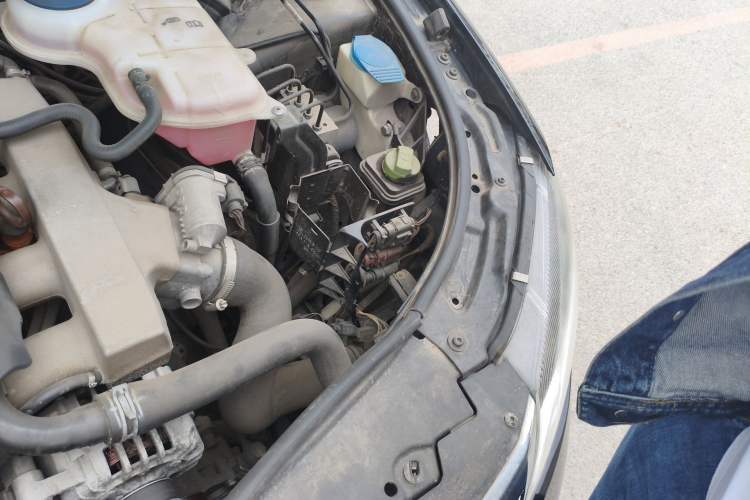 Used Volkswagen Passat 2009 1.8T Manual Luxury Model Engine Bay Left