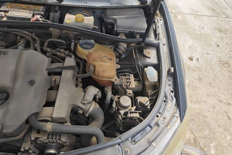 Used Volkswagen Passat 2009 1.8T Automatic Prestige Model Engine Bay Left