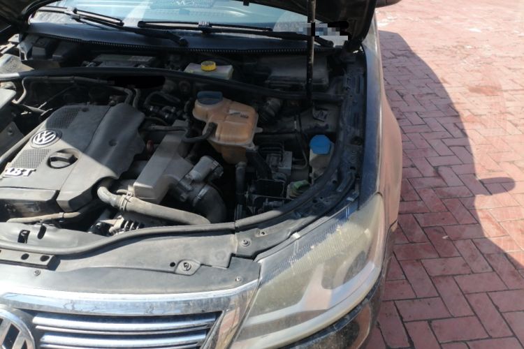Used Volkswagen Passat 2009 1.8T Manual Luxury Model Engine Bay Left