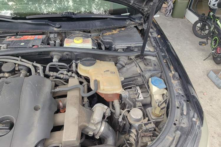 Used Volkswagen Passat 2009 1.8T Automatic Luxury Edition Engine Bay Left