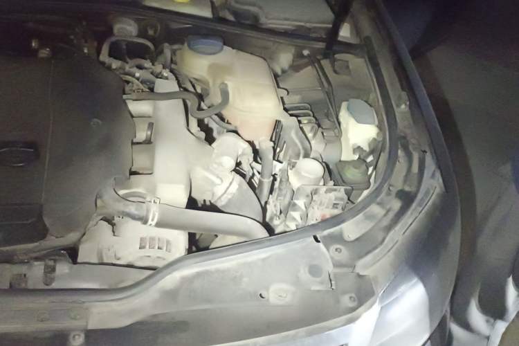 Used Volkswagen Passat 2009 1.8T Automatic Luxury Edition Engine Bay Left