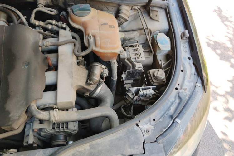 Used Volkswagen Passat 2009 1.8T Manual Luxury Model Engine Bay Left