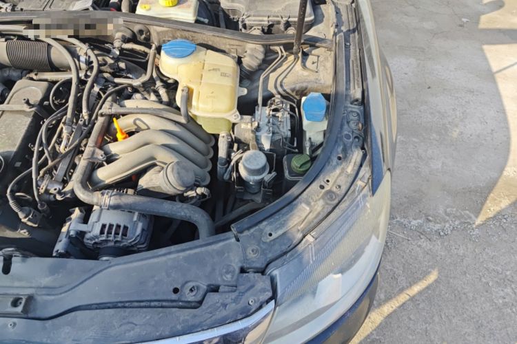 Used Volkswagen Passat 2009 2.0L MFI Automatic Luxury Edition Engine Bay Left
