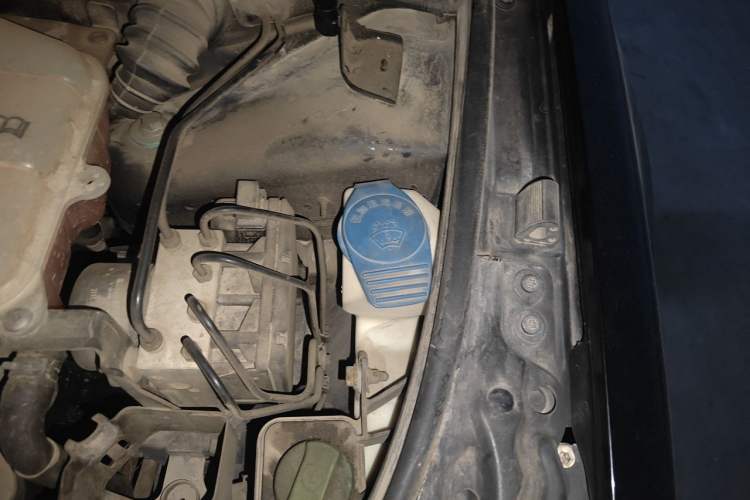 Used Volkswagen Passat 2009 2.0L MFI Manual Luxury Edition Engine Bay Left