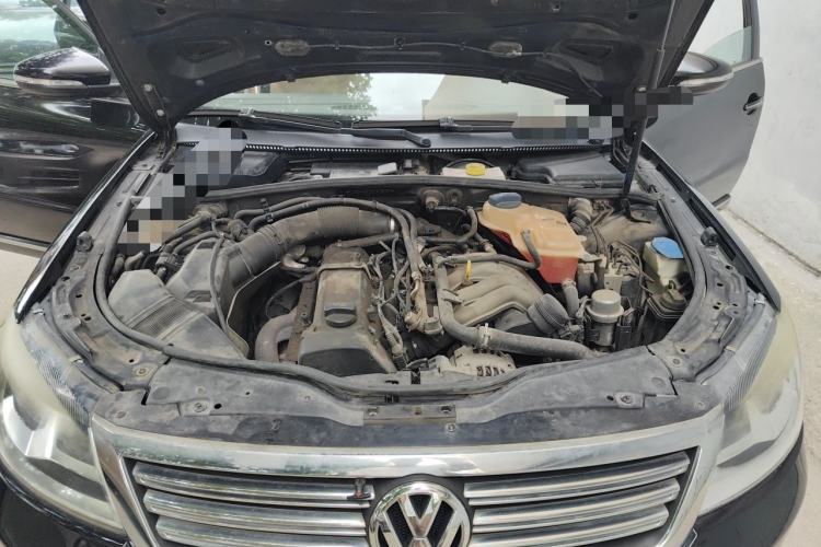 Used Volkswagen Passat 2009 2.0L MFI Automatic Luxury Edition Engine Bay