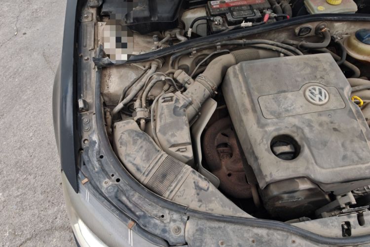 Used Volkswagen Passat 2009 2.0L MFI Manual Luxury Edition Engine Bay Right