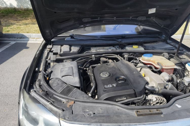 Used Volkswagen Passat 2009 1.8T Automatic Zunjie Model Engine Bay Right