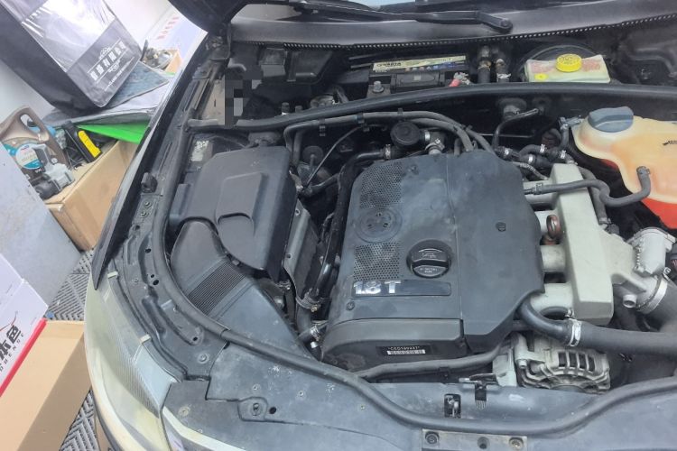 Used Volkswagen Passat 2009 1.8T Manual Luxury Edition Engine Bay Right