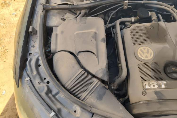 Used Volkswagen Passat 2009 1.8T Manual Luxury Model Engine Bay Right