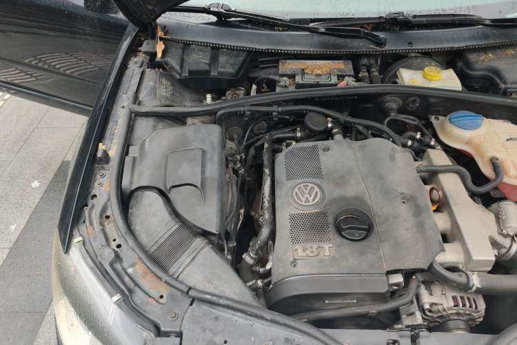 Used Volkswagen Passat 2009 1.8T Manual Luxury Model Engine Bay Right