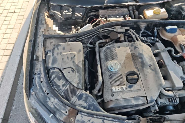 Used Volkswagen Passat 2009 1.8T Manual Luxury Edition Engine Bay Right