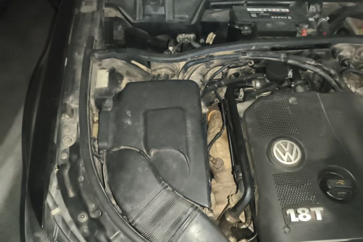 Used Volkswagen Passat 2009 1.8T Manual Luxury Model Engine Bay Right