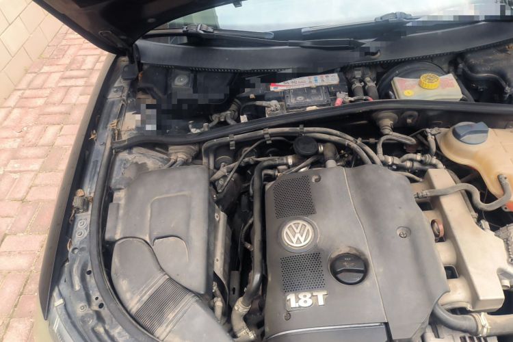 Used Volkswagen Passat 2009 1.8T Manual Luxury Model Engine Bay Right