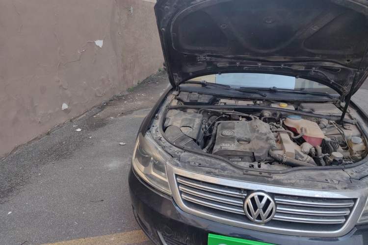 Used Volkswagen Passat 2009 1.8T Automatic Luxury Edition Engine Bay Right