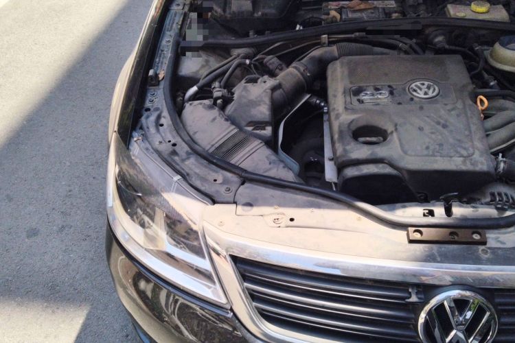 Used Volkswagen Passat 2009 2.0L MFI Automatic Luxury Edition Engine Bay Right
