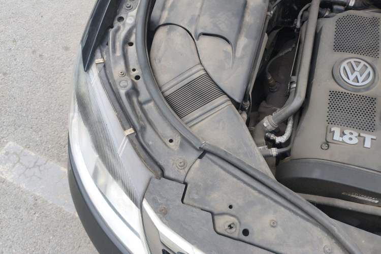 Used Volkswagen Passat 2009 1.8T Manual Luxury Model Engine Bay Right