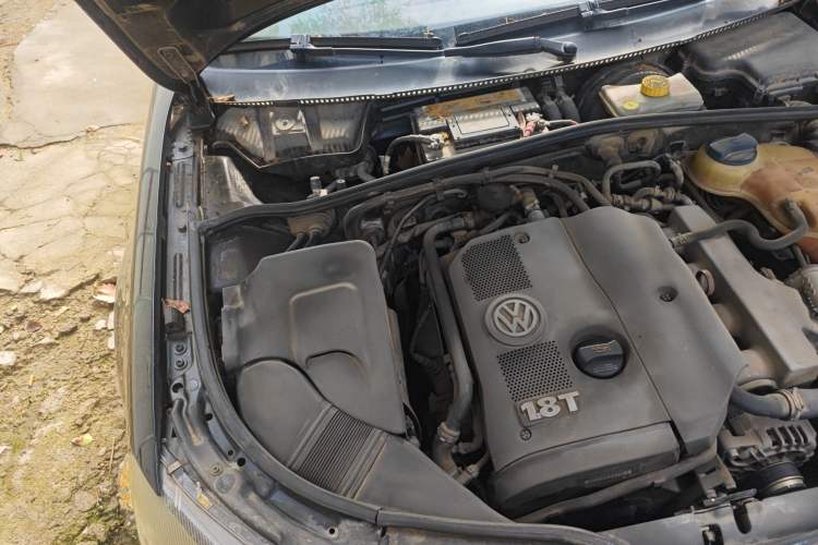 Used Volkswagen Passat 2009 1.8T Automatic Prestige Model Engine Bay Right