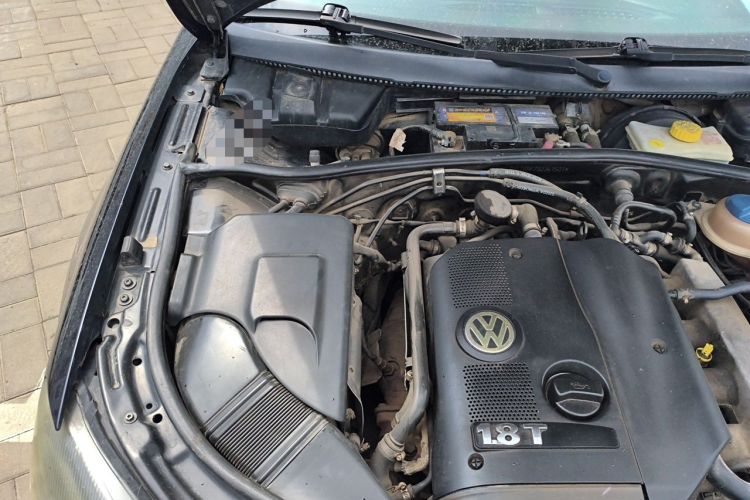 Used Volkswagen Passat 2009 1.8T Automatic Zunjie Model Engine Bay Right